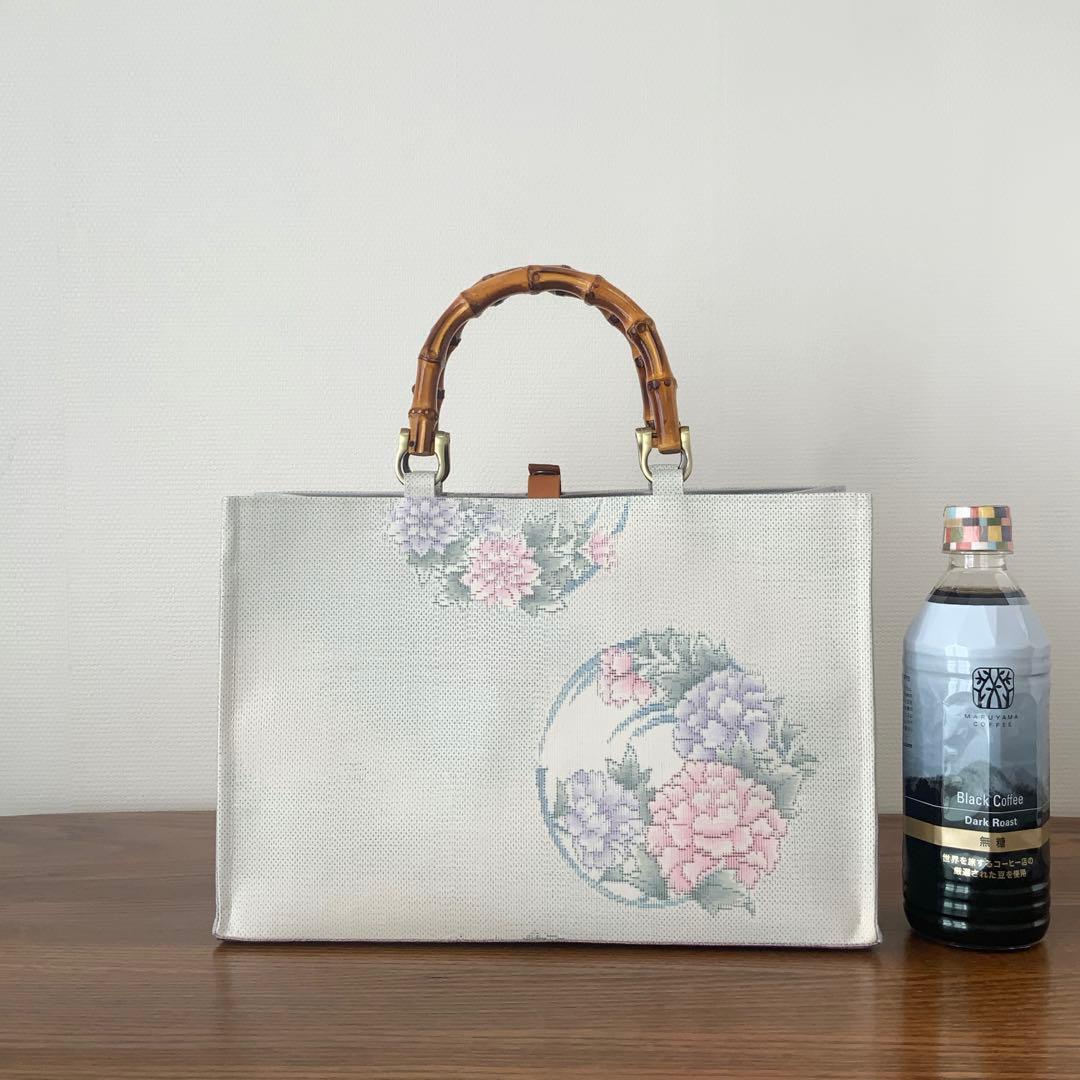 大島紬　霞に浮かぶ牡丹花丸文　リメイク　バンブーハンドルバッグ　浅型マチ広め