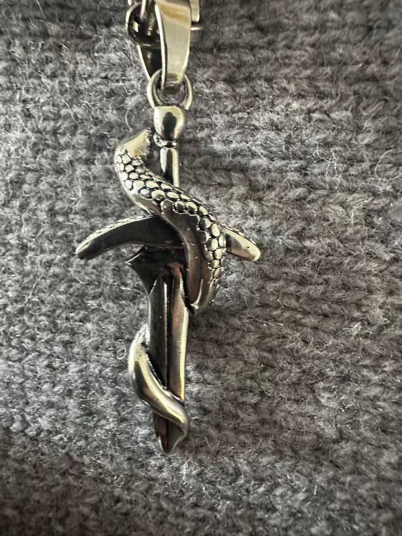 BALENCIAGA 新品同様 剣と蛇のネックレス