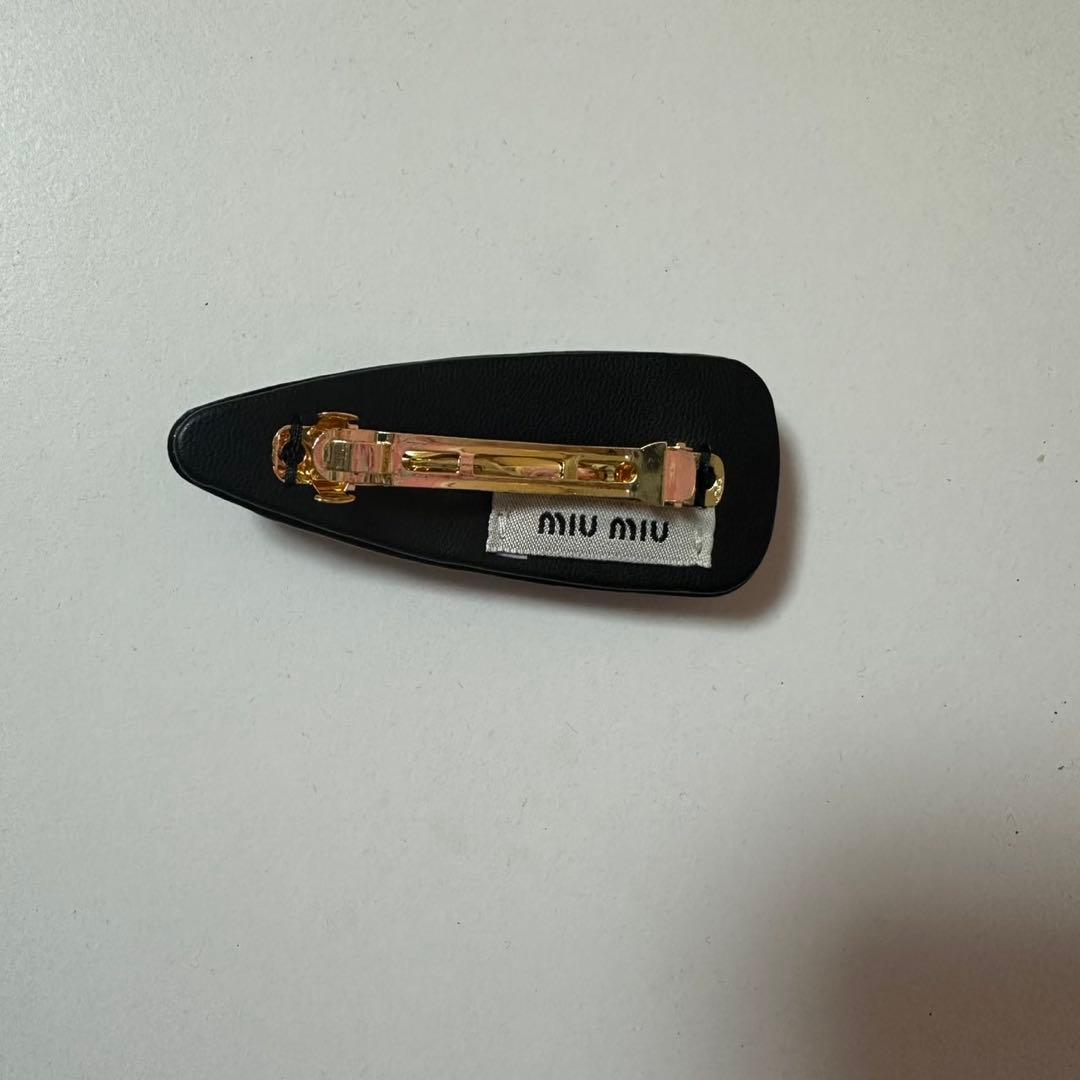 MIU MIU パテントレザー　ヘアクリップ　ヘアピン