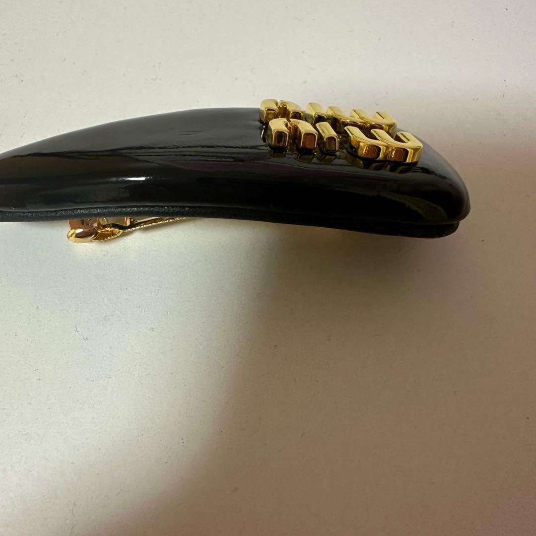 MIU MIU パテントレザー　ヘアクリップ　ヘアピン