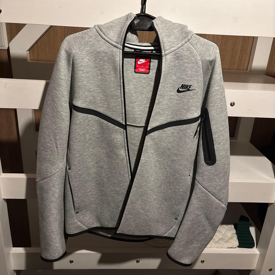 ナイキテック　グレー　サイズM