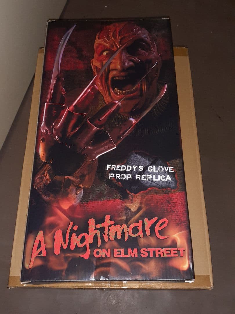 ネカ　エルム街の悪夢　フレディ　グローブ　プロップレプリカ　未開封　1/1