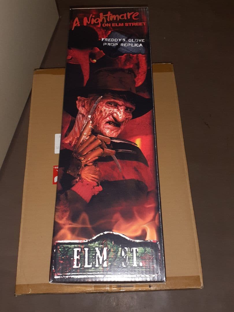 ネカ　エルム街の悪夢　フレディ　グローブ　プロップレプリカ　未開封　1/1