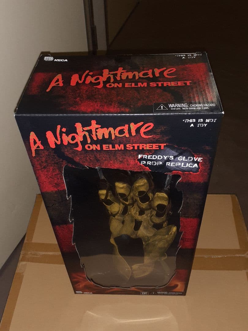 ネカ　エルム街の悪夢　フレディ　グローブ　プロップレプリカ　未開封　1/1