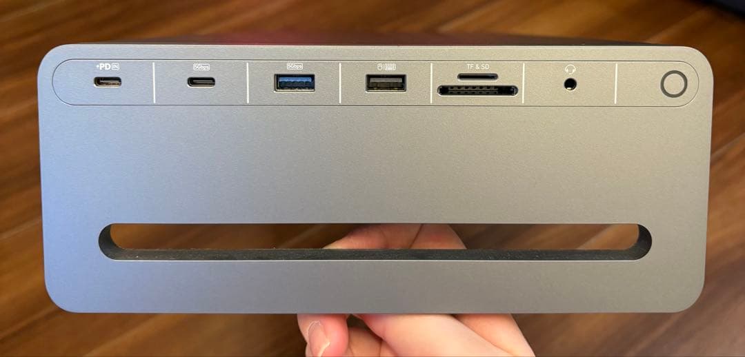 美品 Anker (10-in-1,モニタースタンド)