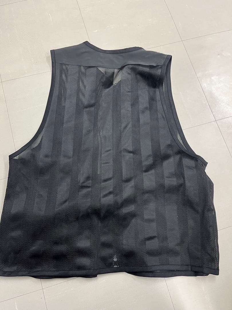 O- レイチョウルイラボ　メッシュベスト