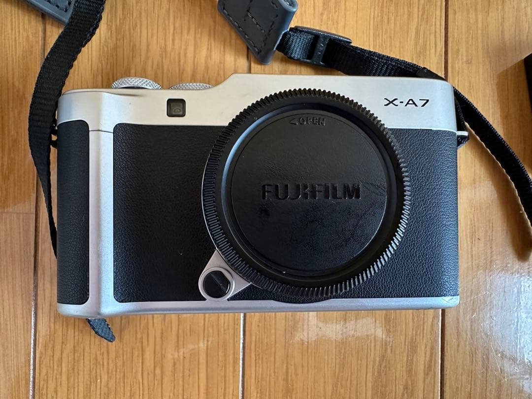 FUJIFILM X-A7 レンズキット　シルバー