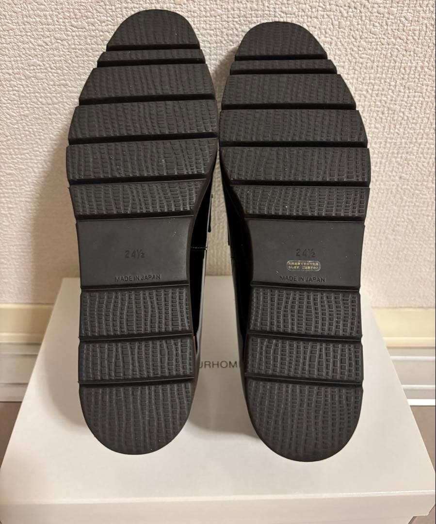 OUR ブラック エナメル ローファー