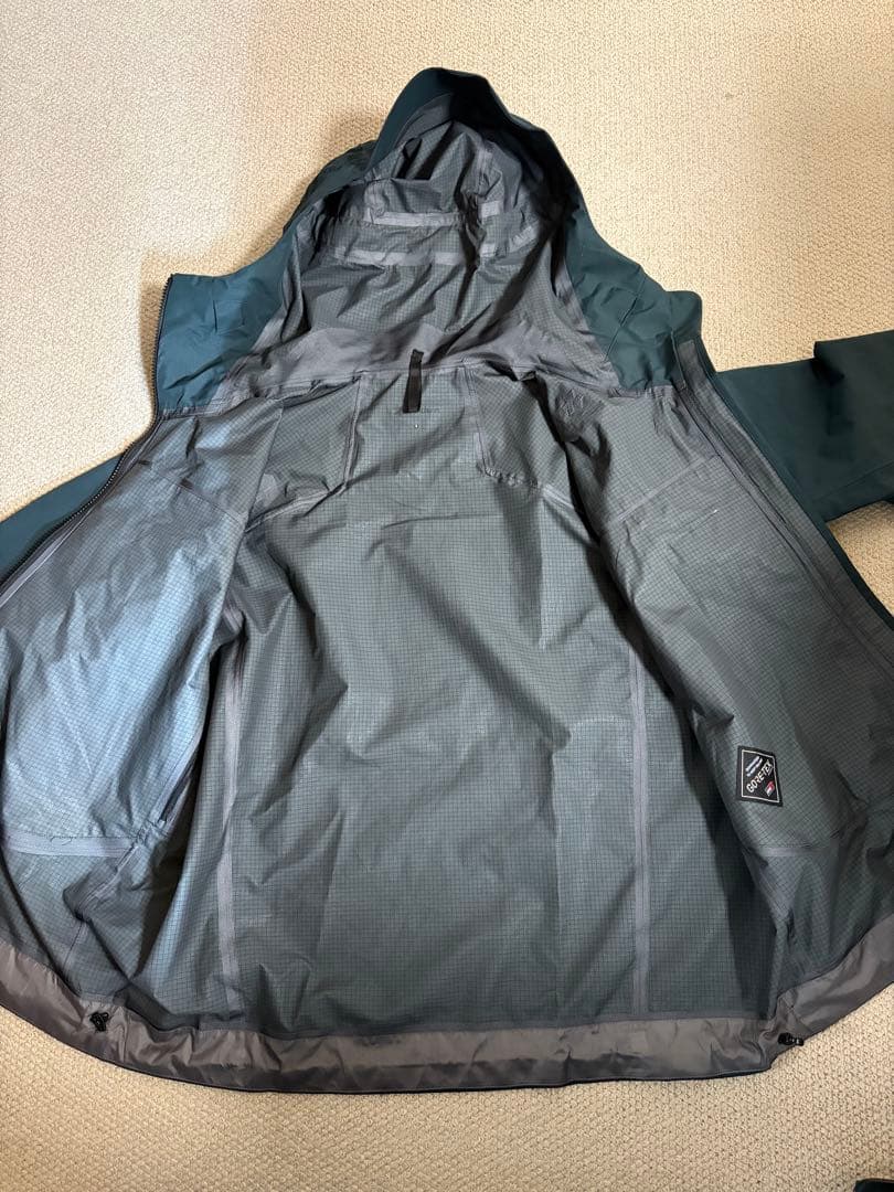 専用品 GOLDWIN GORE-TEX PRO Lサイズ マウンテンパーカー