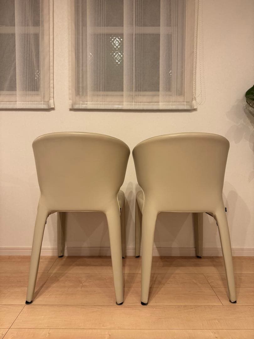 カッシーナ 白皮張りアームチェアー一脚