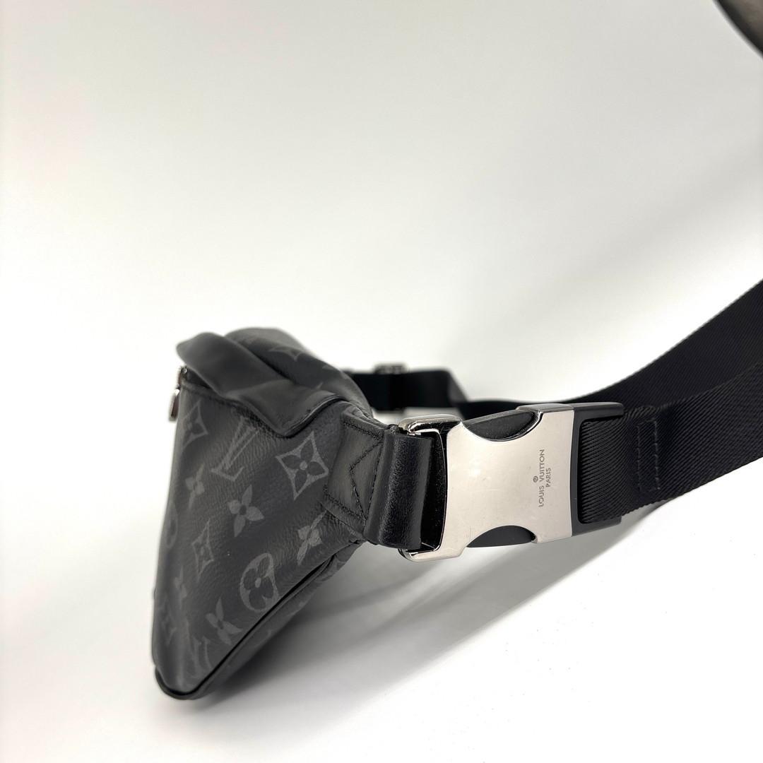 新品同様 ルイヴィトン モノグラム エクリプス ディスカバリー バムバッグ