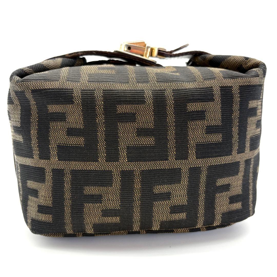 【美品】FENDI　アクセサリーポーチ　ロック金具　ゴールド　ズッカ　FF柄