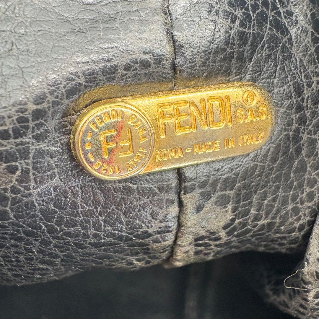 【美品】FENDI　アクセサリーポーチ　ロック金具　ゴールド　ズッカ　FF柄