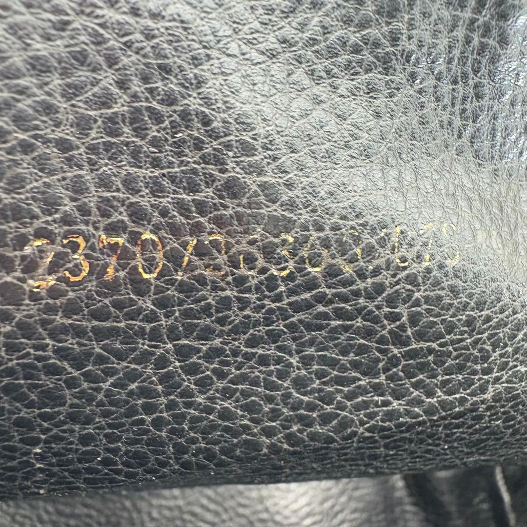 【美品】FENDI　アクセサリーポーチ　ロック金具　ゴールド　ズッカ　FF柄