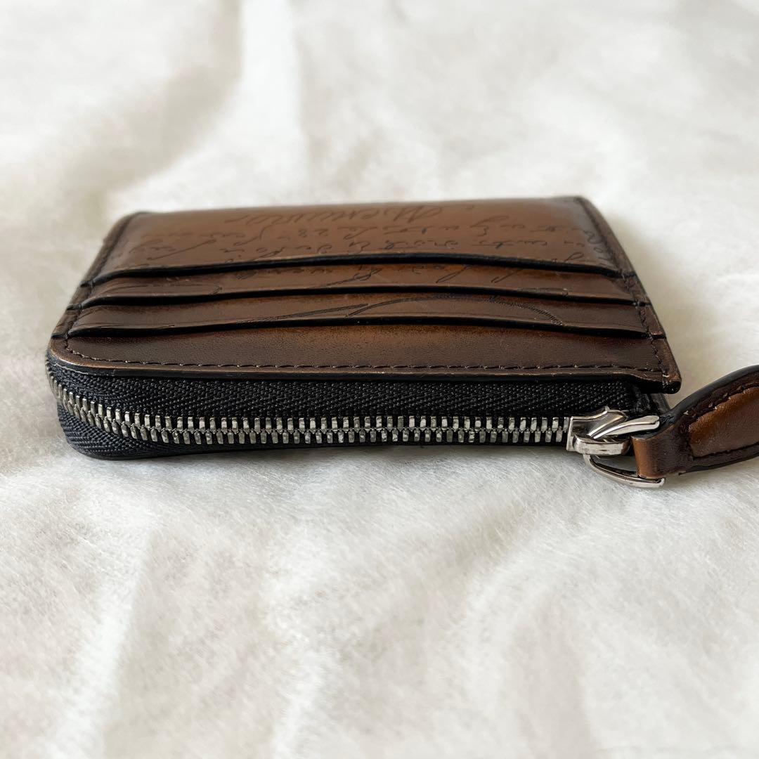ベルルッティ　コアロジック スクリットレザー ジップ カードホルダー　ブラウン