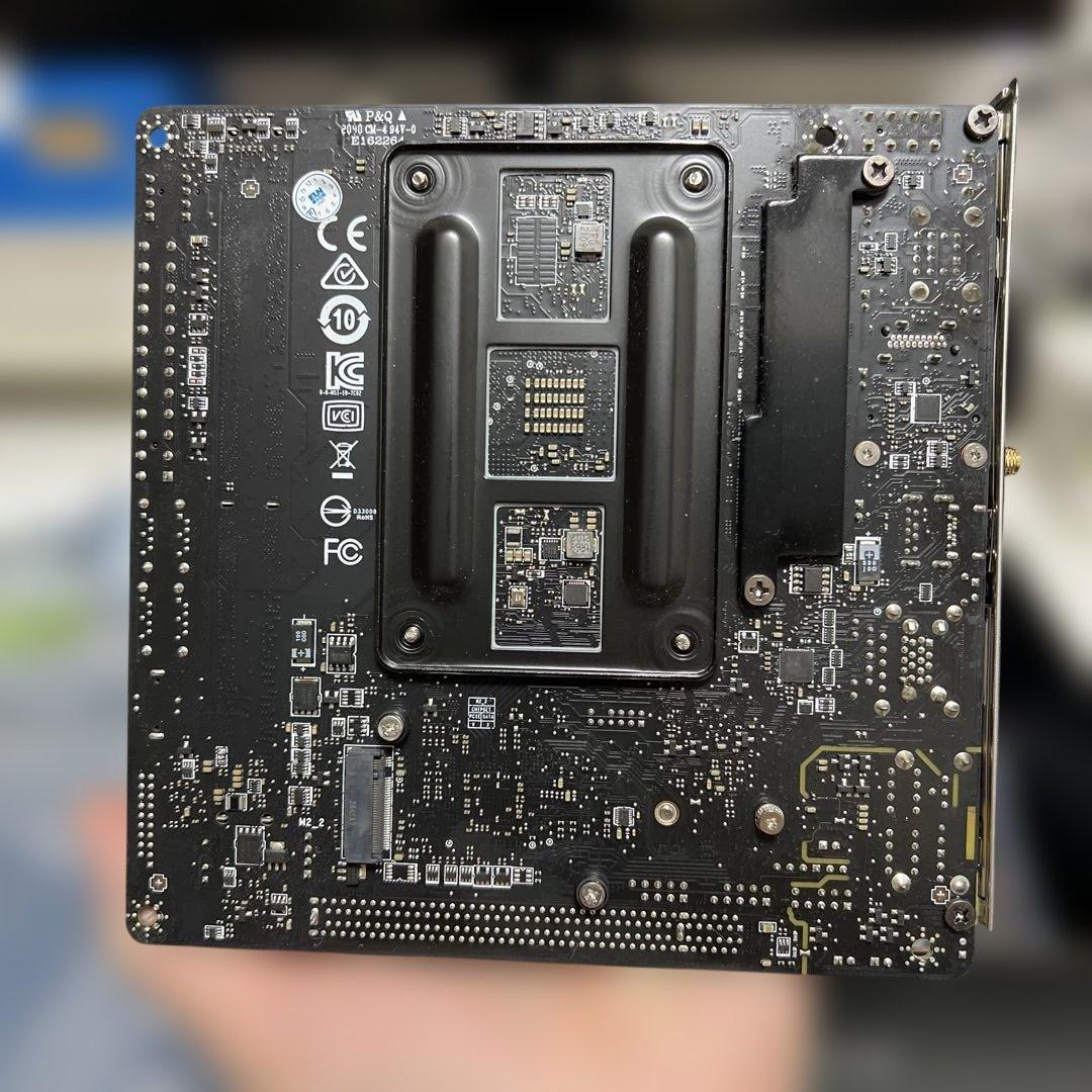 MSI B550I GAMING EDGE WIFI マザーボード