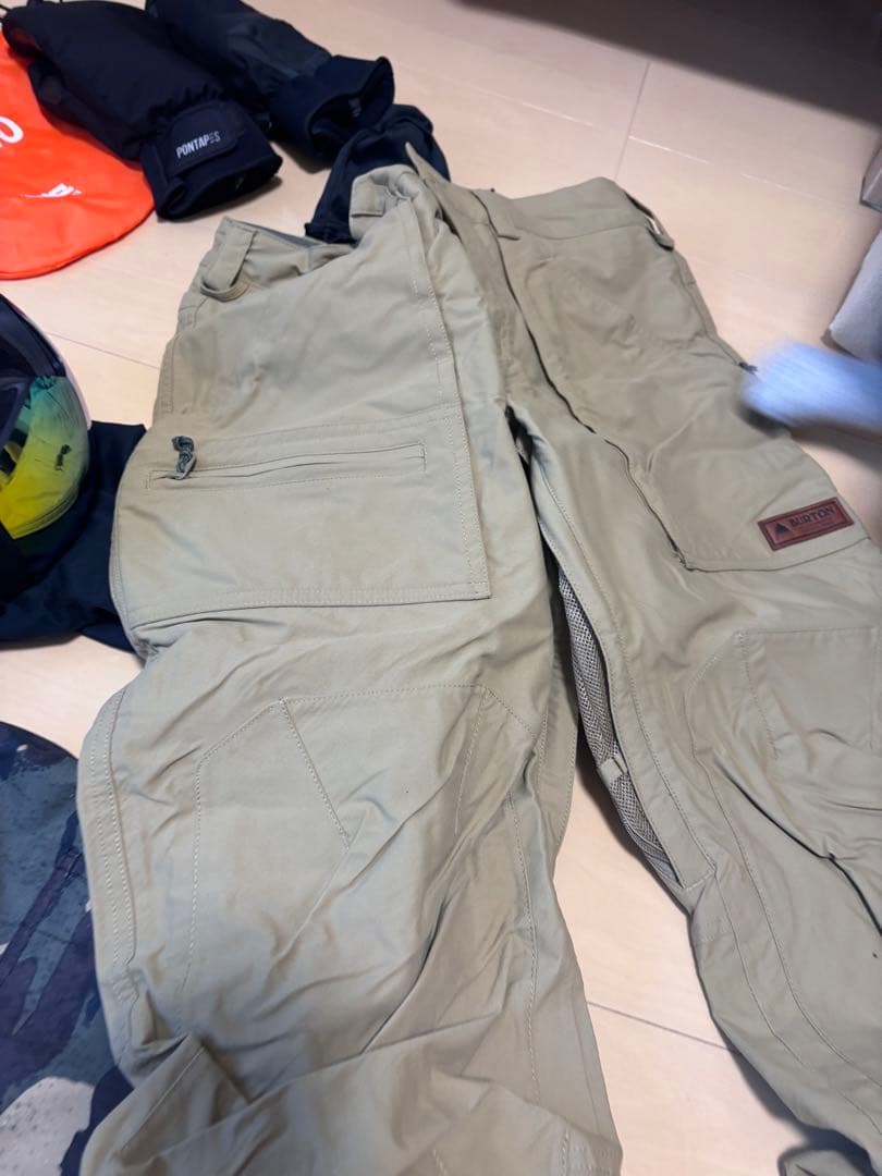 T*I様 BURTON 迷彩ジャケットとスノーボードウェア、ゴーグル、グローブ4