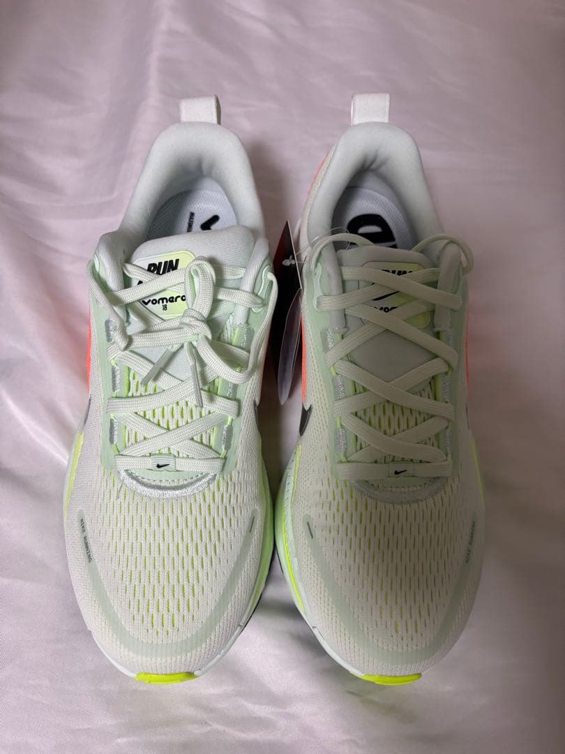 送料込み！新品未使用！NIKE ボメロ18 サイズ26cm