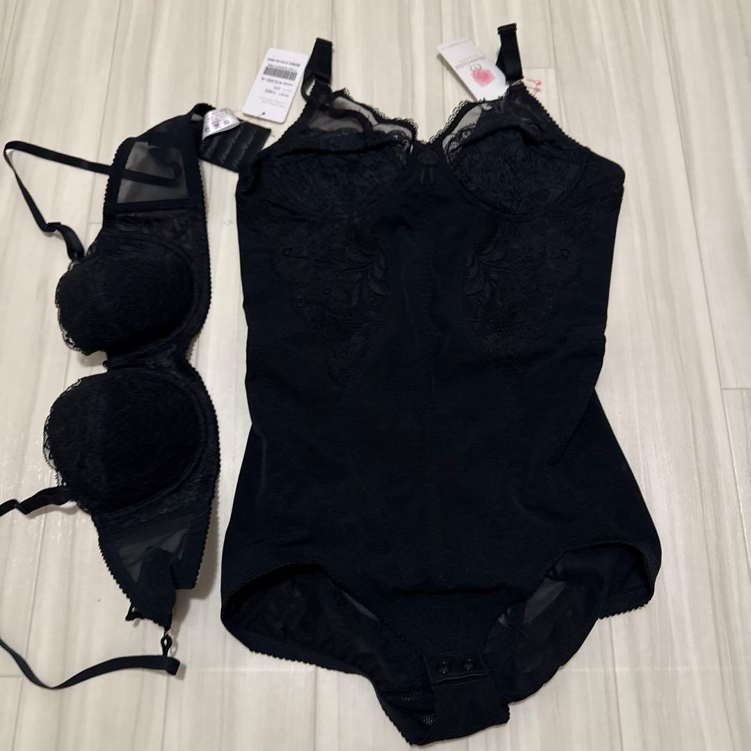 ダイアナ　黒 ボディスーツ AA90LL+3