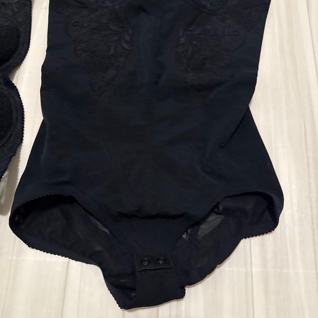 ダイアナ　黒 ボディスーツ AA90LL+3