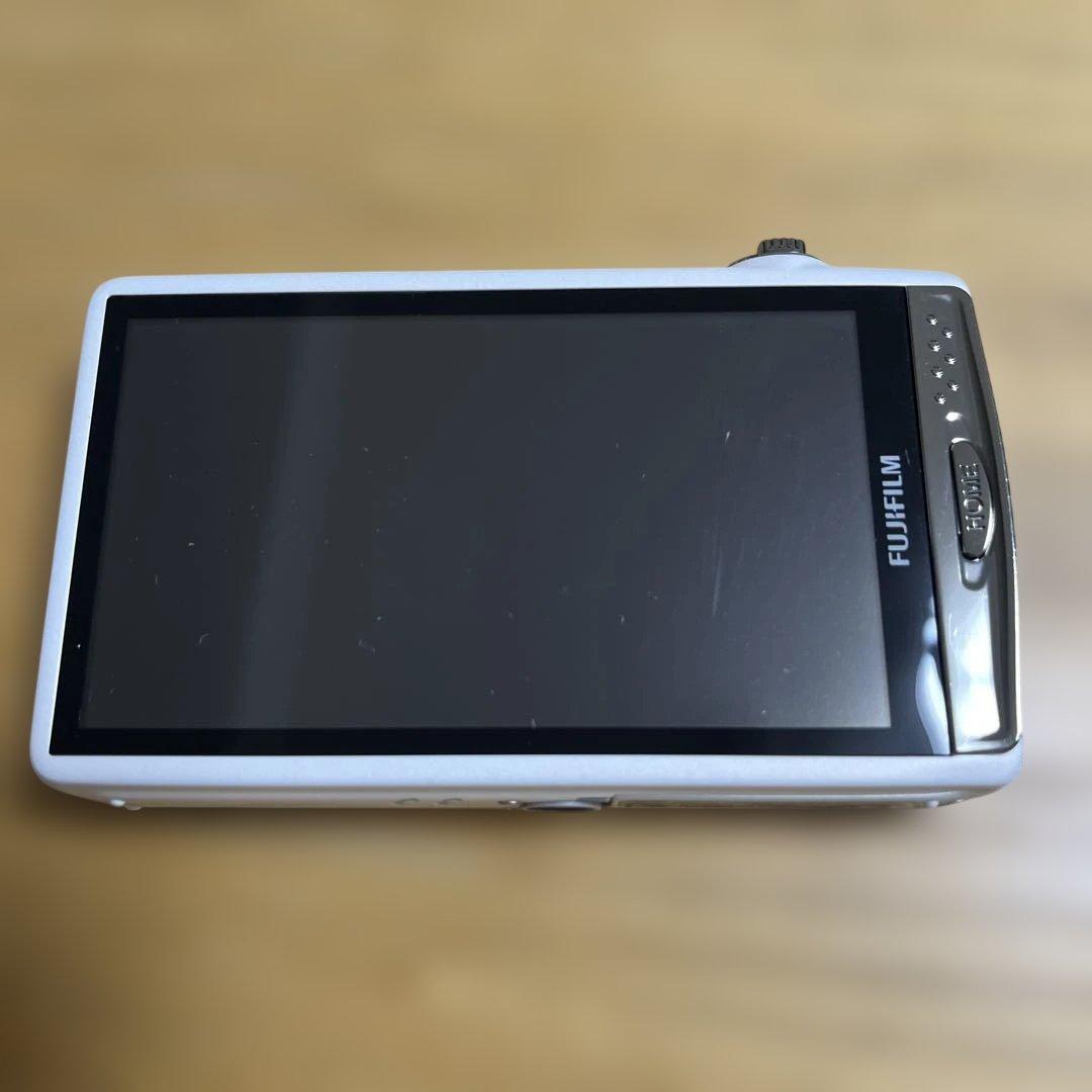 Fujifilm FinePix Z900EXR ホワイト