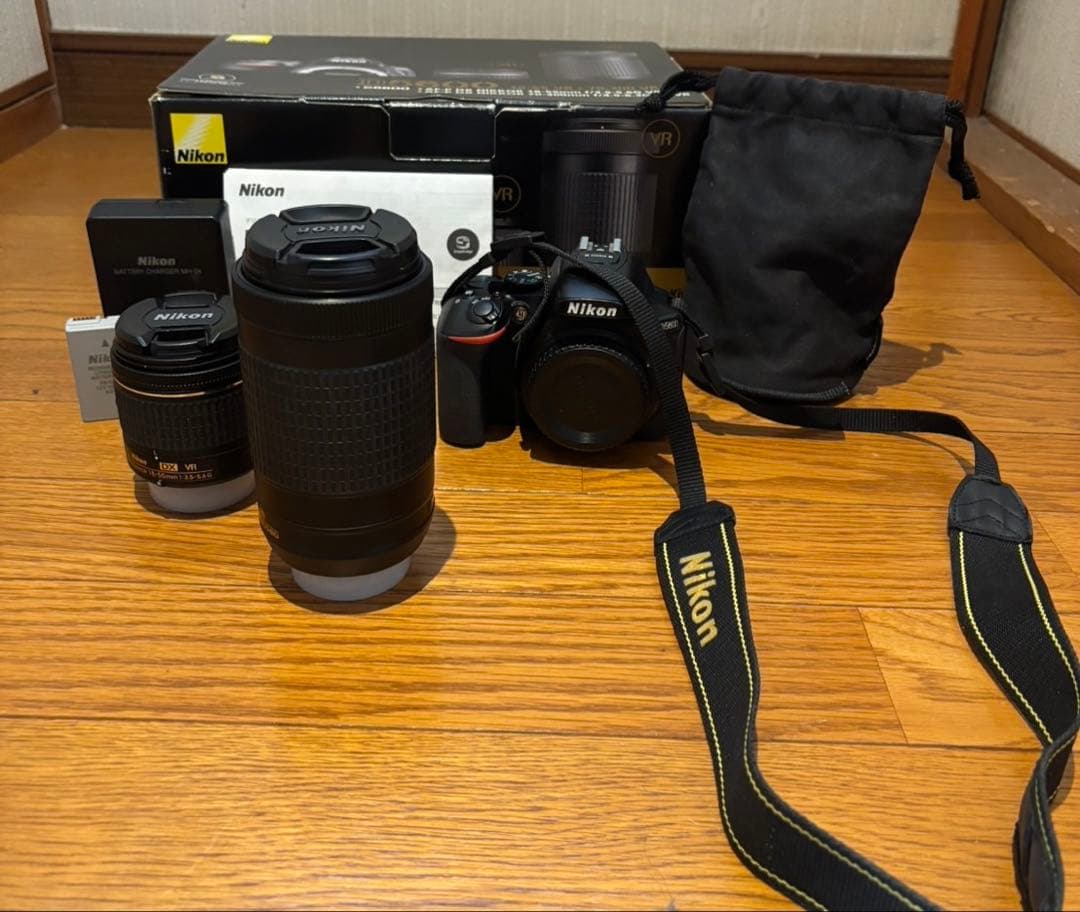 Nikon D5600デジタル一眼レフカメラ ダブルキット 望遠300mmまで