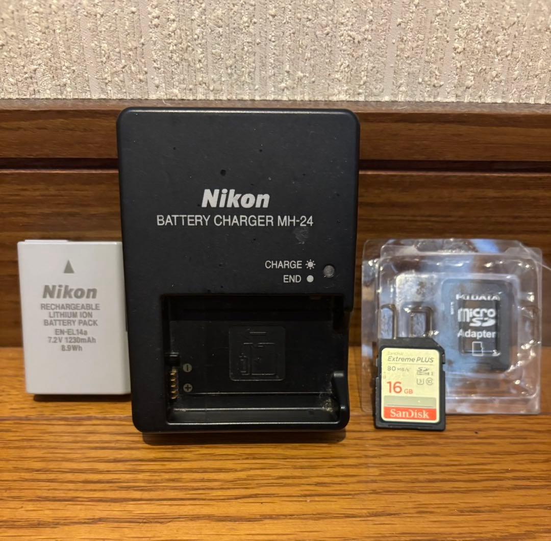 Nikon D5600デジタル一眼レフカメラ ダブルキット 望遠300mmまで