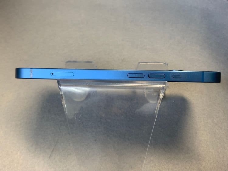 美品　国内版　SIMフリー　iPhone13　256GB　ブルー色