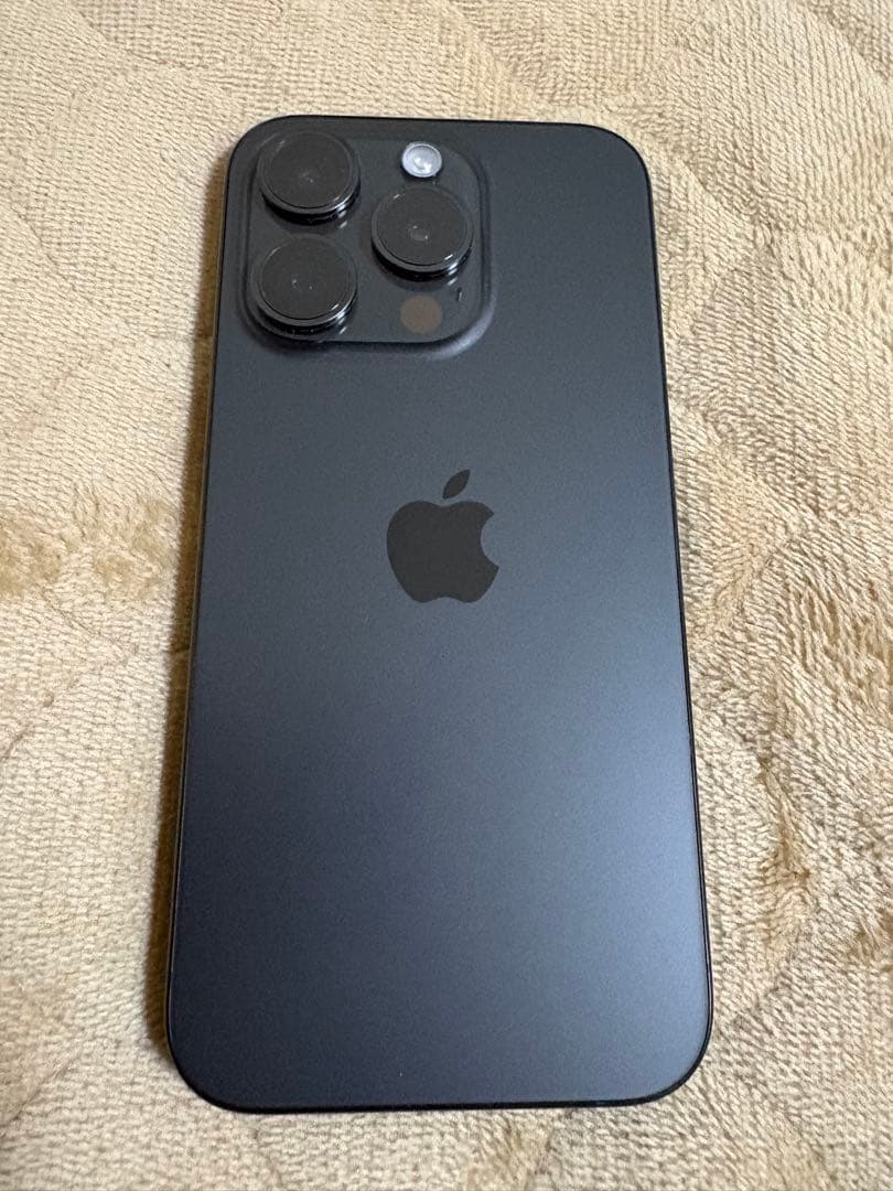 Apple iPhone 15 Pro ブラックチタニウム 本体