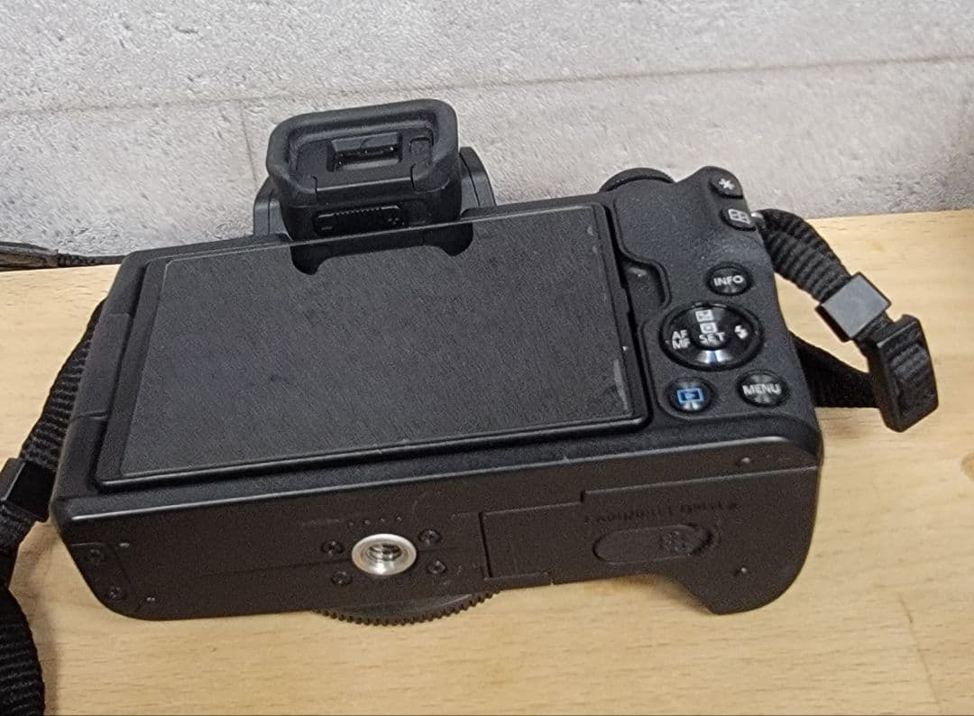 Canon EOS Kiss M EF-M18-150 レンズキット 美品