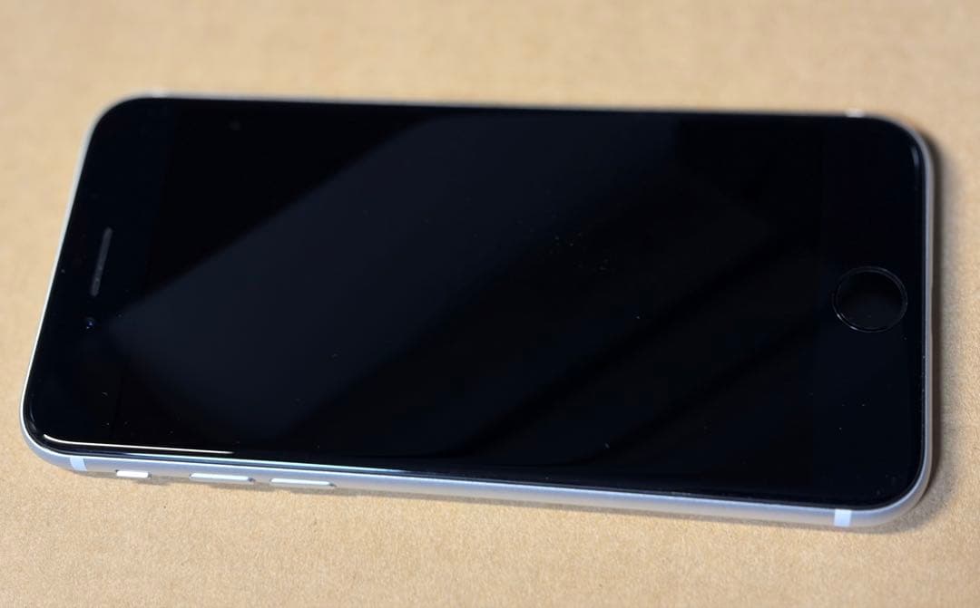 美品iPhone SE2 64GB ホワイト バッテリー83% SIMフリー