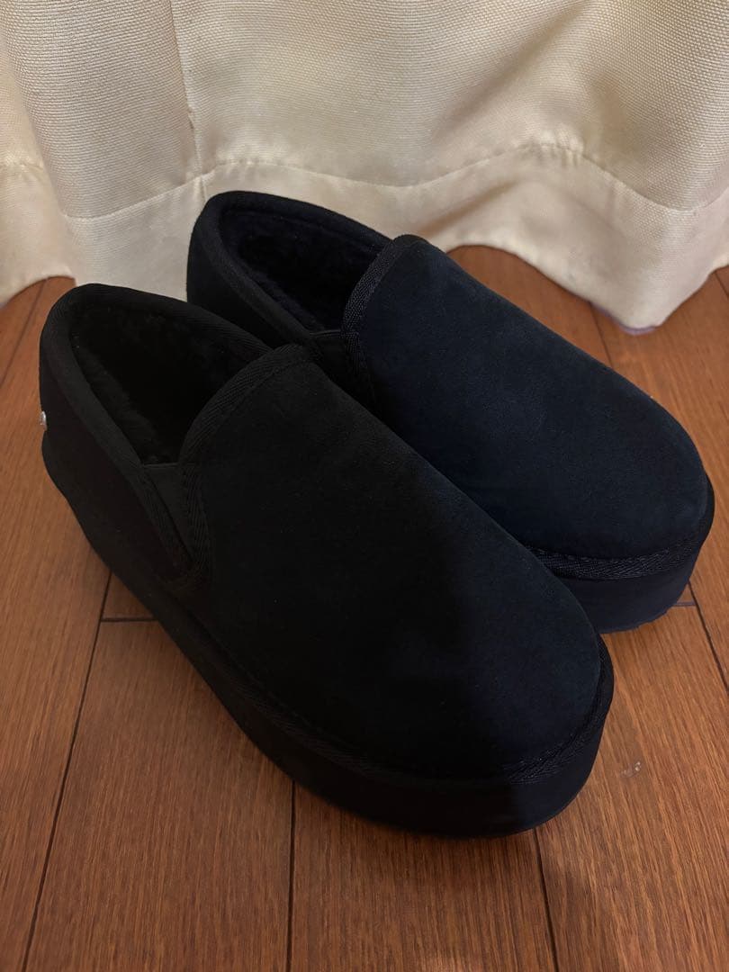 EMU Australia ショートブーツ ムートンスリッポン ブラック 厚底