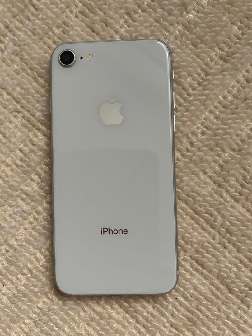 iPhone 8 シルバー 本体　64GB