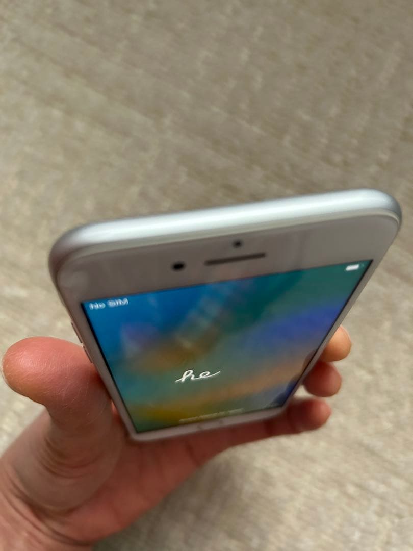 iPhone 8 シルバー 本体　64GB