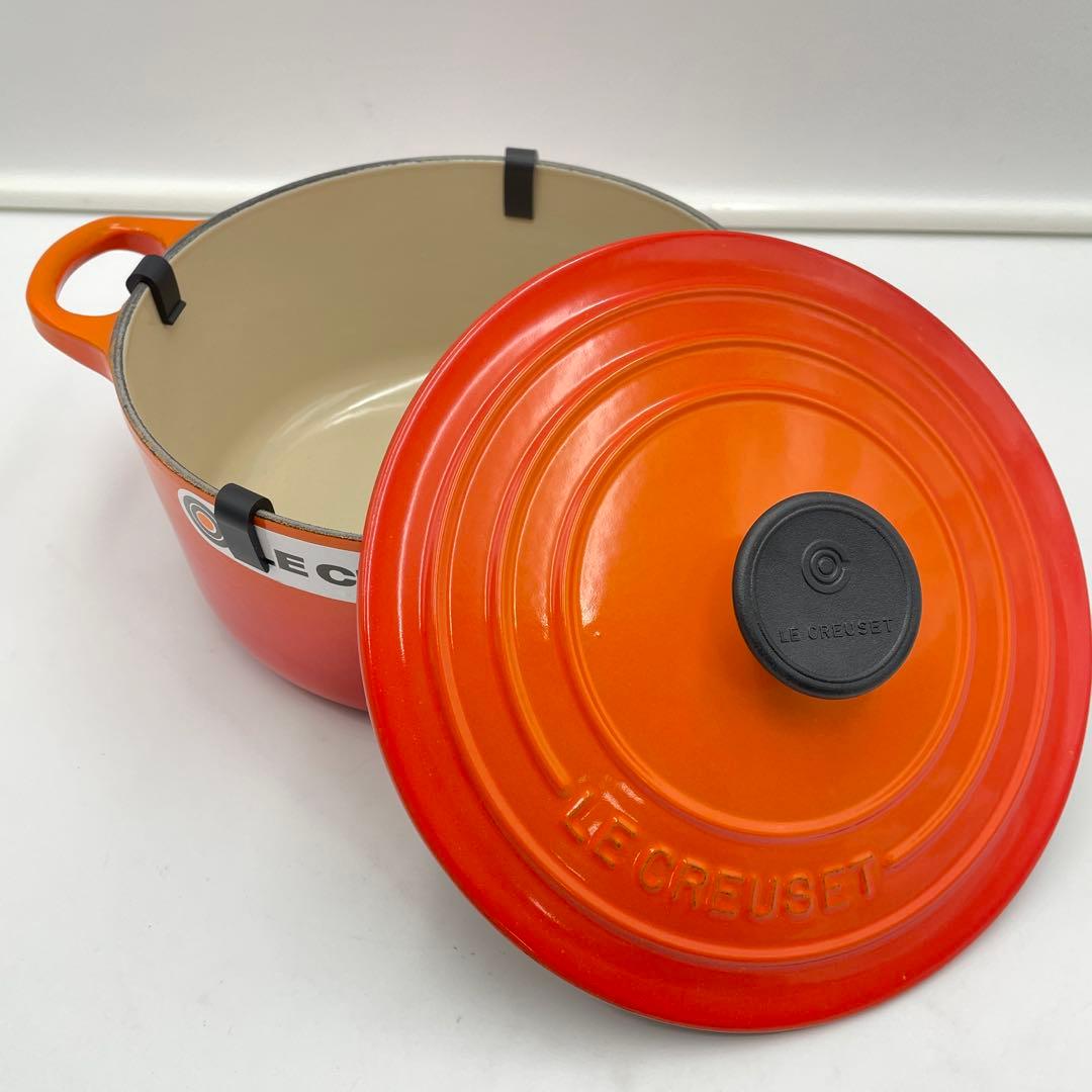 未使用　ル・クルーゼ ココット・ロンド 18cm オレンジ (ヴォルカニック)