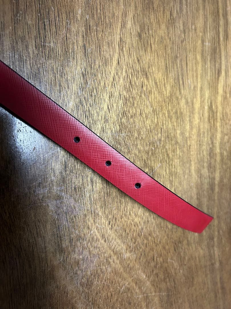 美品フェラガモ　レディース　リバーシブル　ベルト　赤レッド　黒ブラック　ゴールド