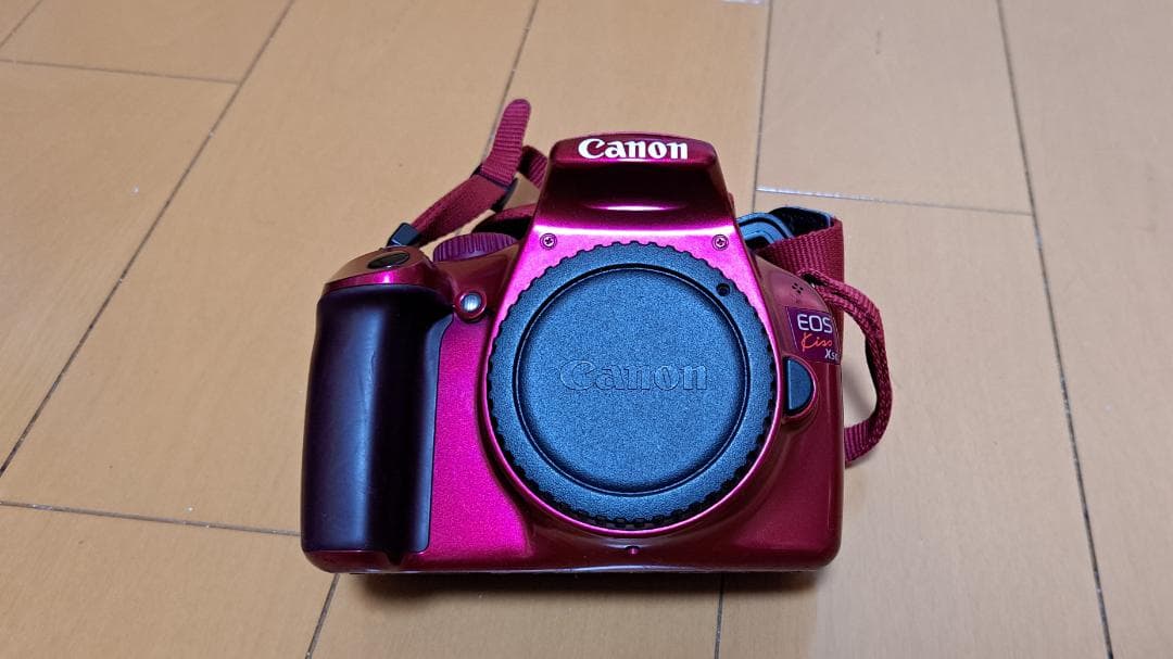 Canon EOS Kiss X50 レッド(ボディ)　レンズキット