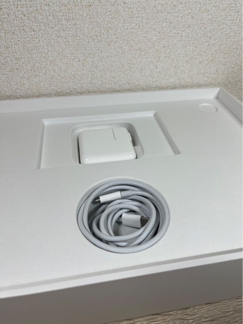 Apple MacBook Air M1チップ8GB　256GBスペースグレー