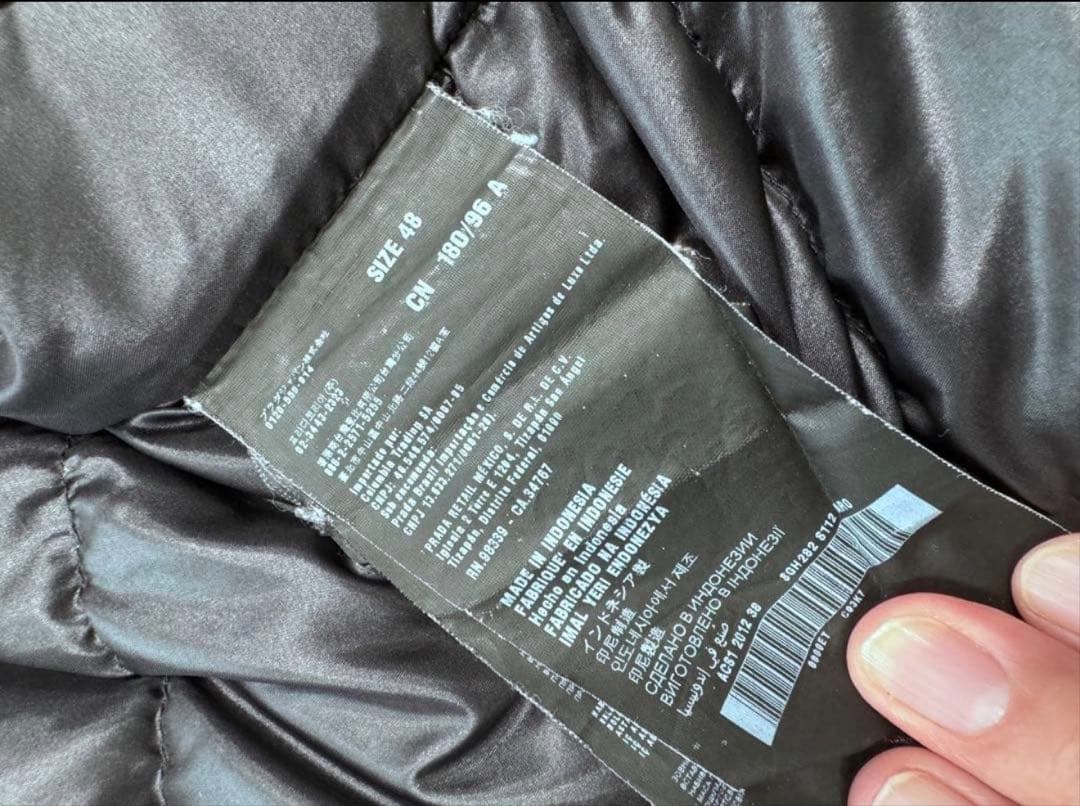 PRADA ブラック ダウンベスト