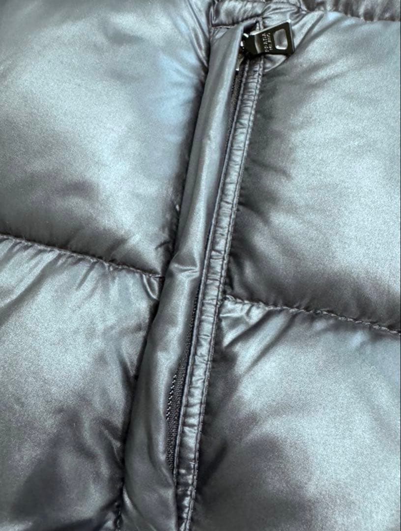 PRADA ブラック ダウンベスト