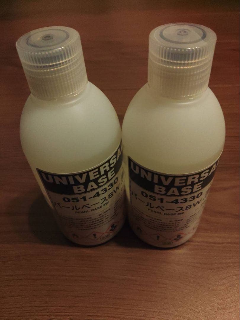 ロックペイント　ユニバーサルパールベース　塗料　　　　8W 2本