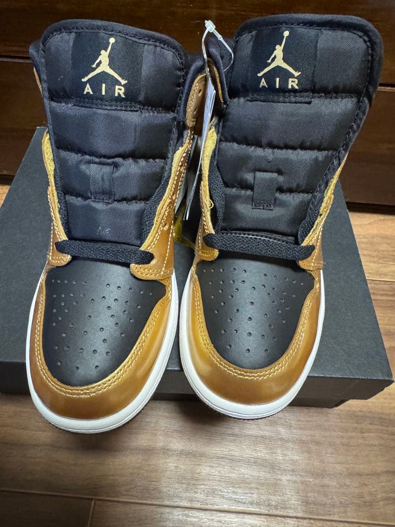 NIKE AIR JORDAN 1 MID キッズ　23cm 新品