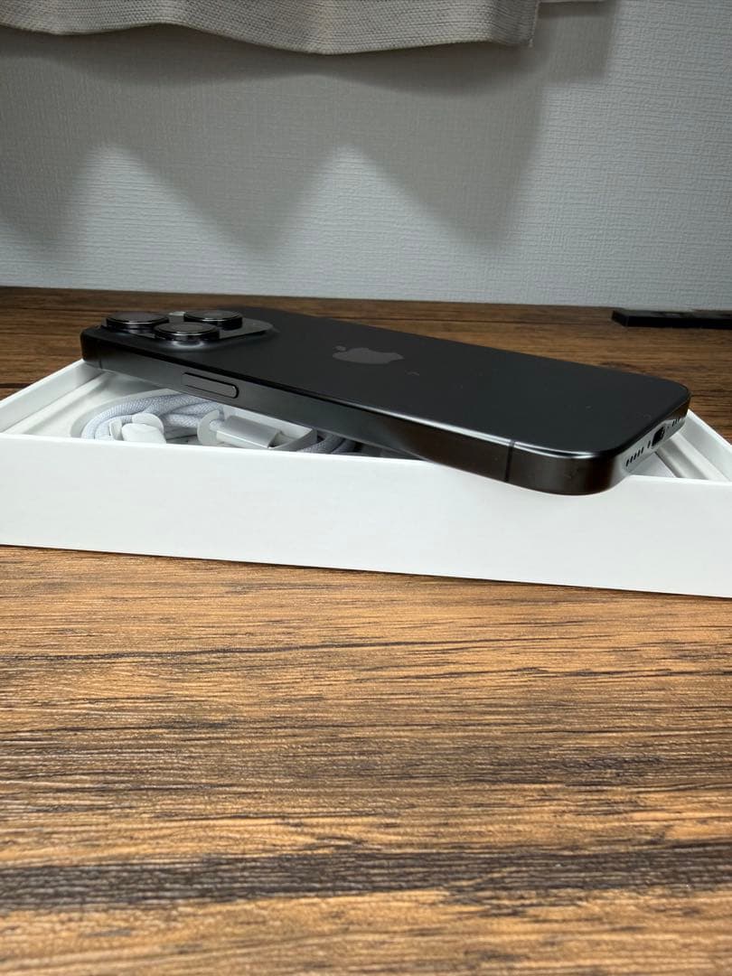 iPhone 15 Pro 256GB SIMフリー ブラックチタニウム