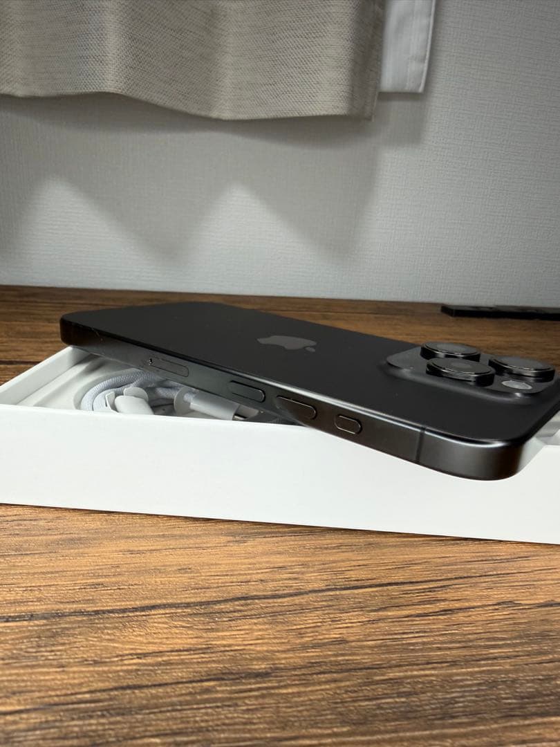 iPhone 15 Pro 256GB SIMフリー ブラックチタニウム