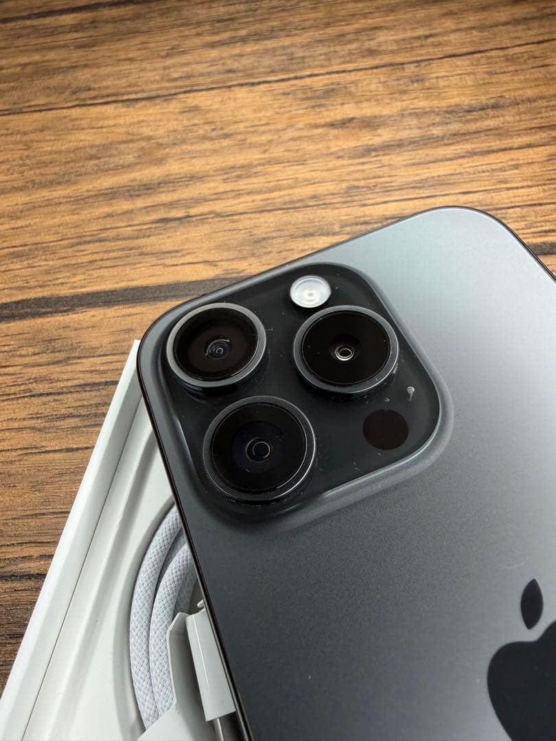 iPhone 15 Pro 256GB SIMフリー ブラックチタニウム