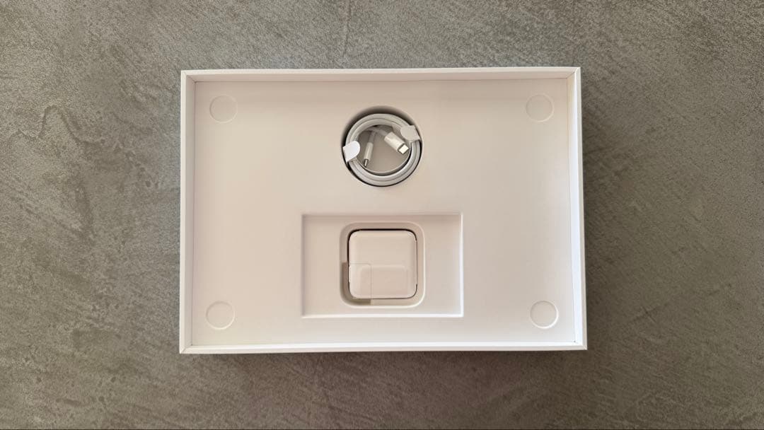 MacBook Air ( M1, 2020) シルバー8G/SSD256G