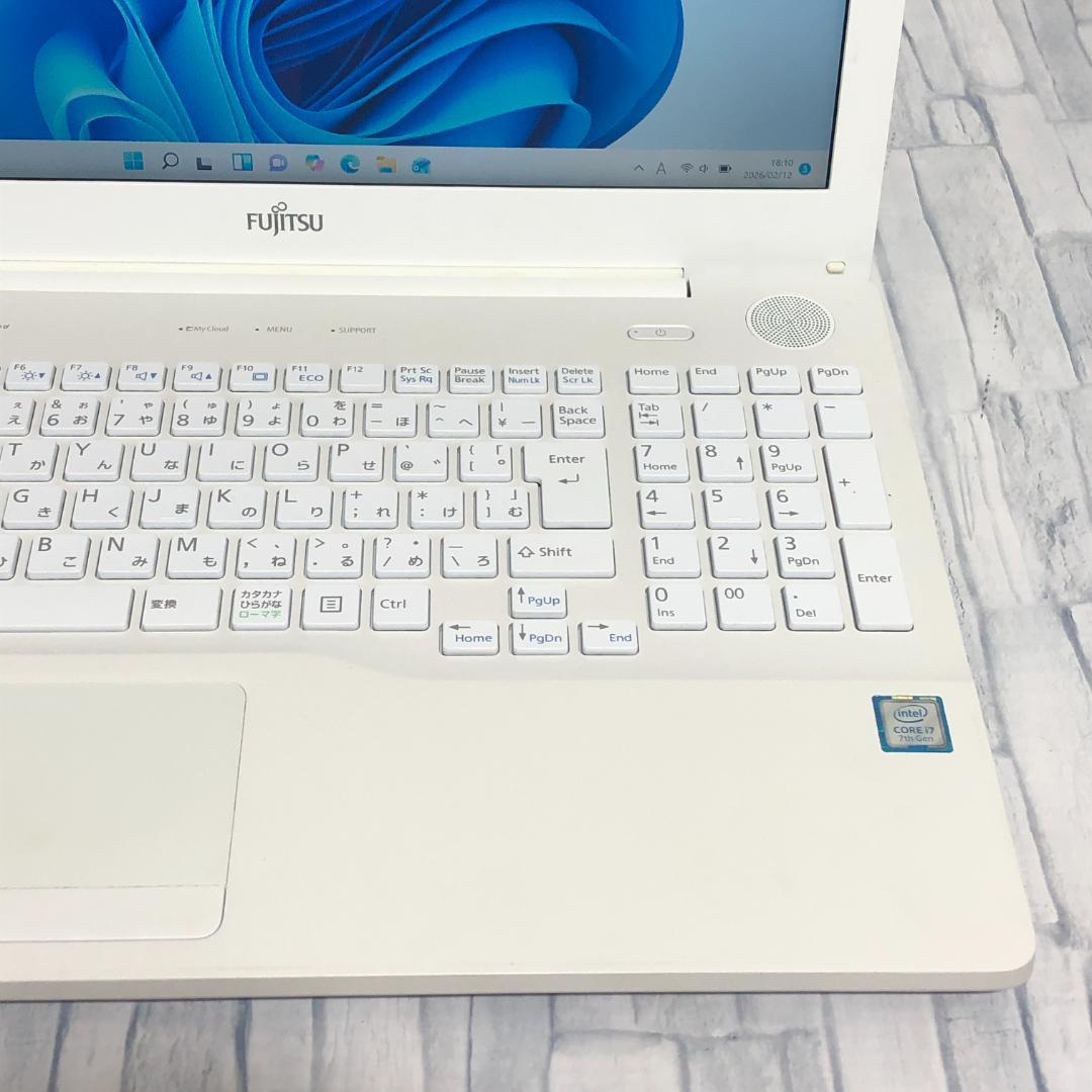 富士通 ノートパソコン本体 Core i7-7700HQ/256GB/16G搭載