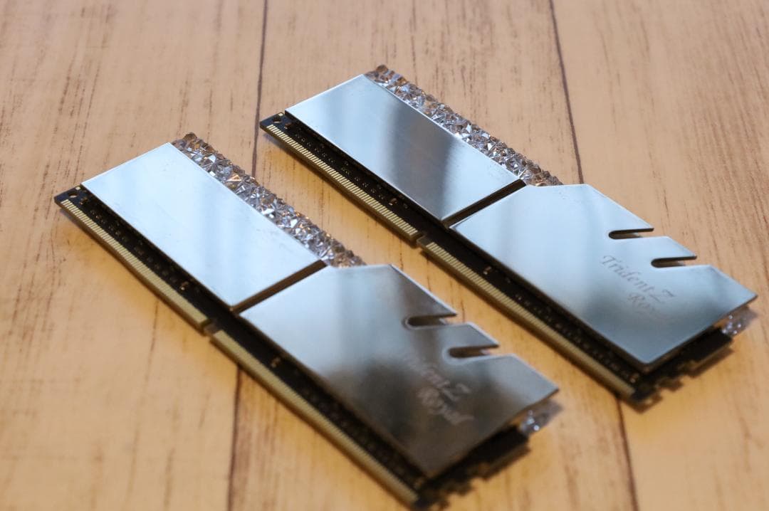 メモリー Trident Z  DDR4 3200MHz 32GB (16x2)