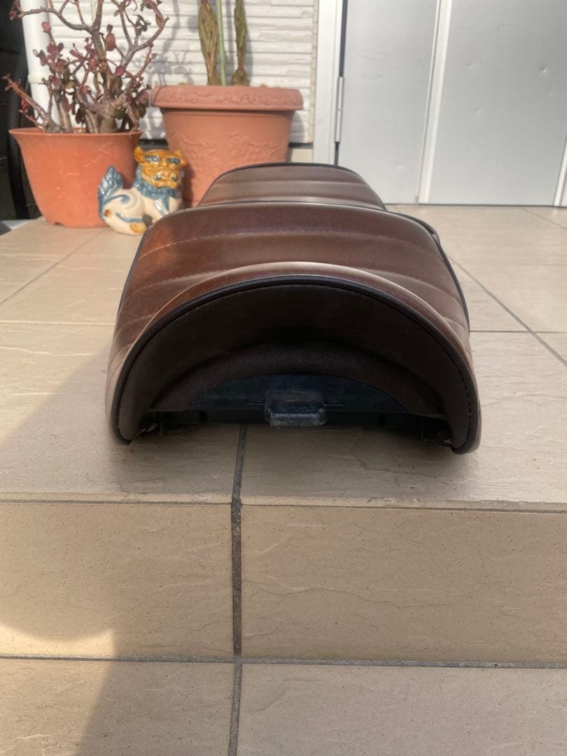 タイムセール！zrx400ブラウンレザーあんこ抜きタックロールシート