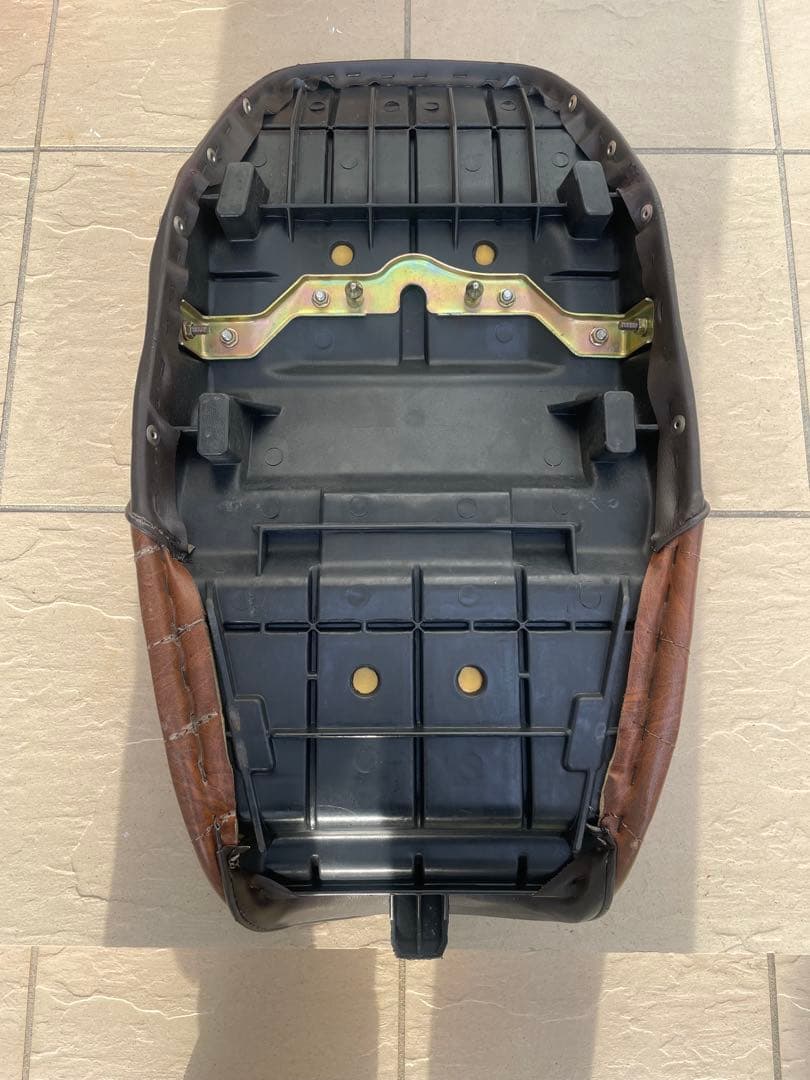 タイムセール！zrx400ブラウンレザーあんこ抜きタックロールシート